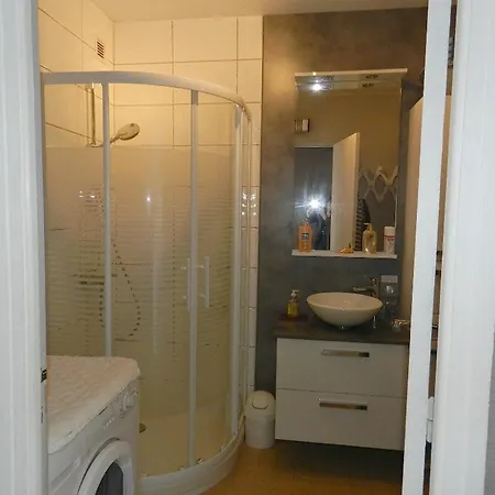 Apartment Le Lavandou, 2 Pieces, 4 Personnes - Fr-1-251-698